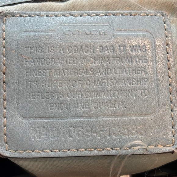 Coach Black and Cream Shoulder Bag. - Picture 6 of 7